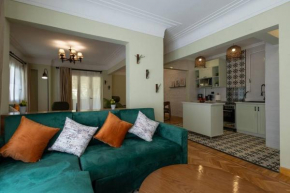 Charming 2BR Oasis in Heliopolis W Covered Patio